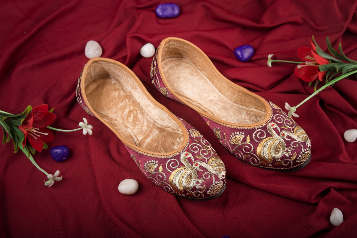 Regular Wear Light Plum Color Embroidered Jutti