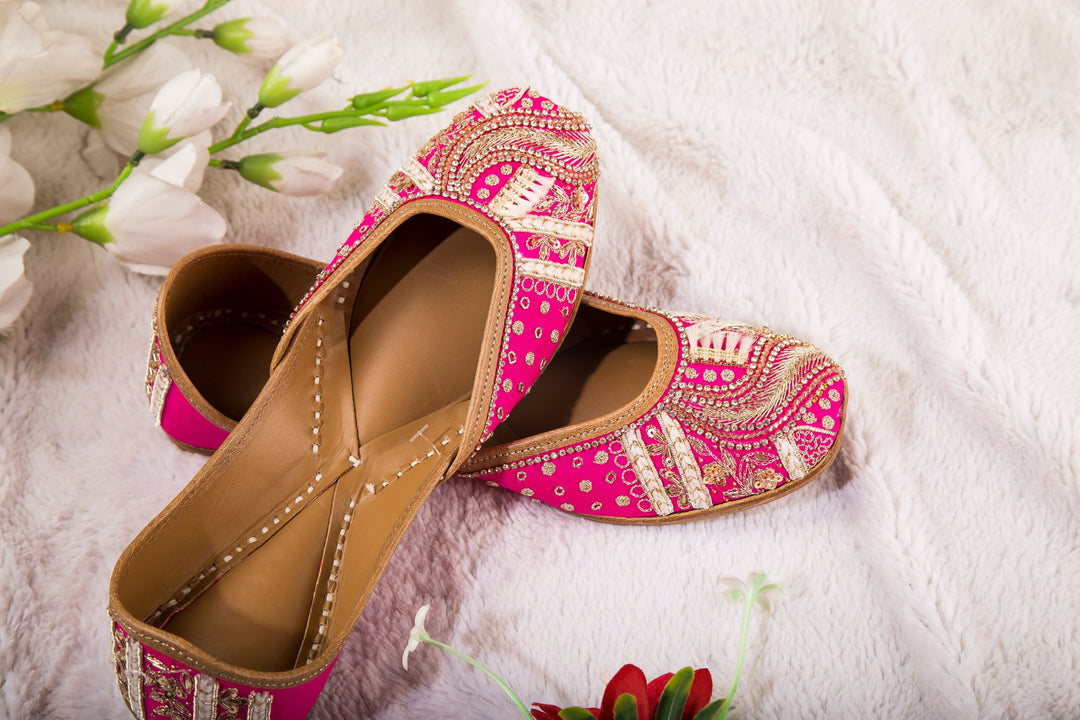 Pure Leather Pink Jutti with Golden Threads & Zari Work