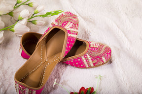 Pure Leather Pink Jutti with Golden Threads & Zari Work