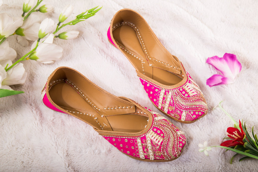 Pure Leather Pink Jutti with Golden Threads & Zari Work